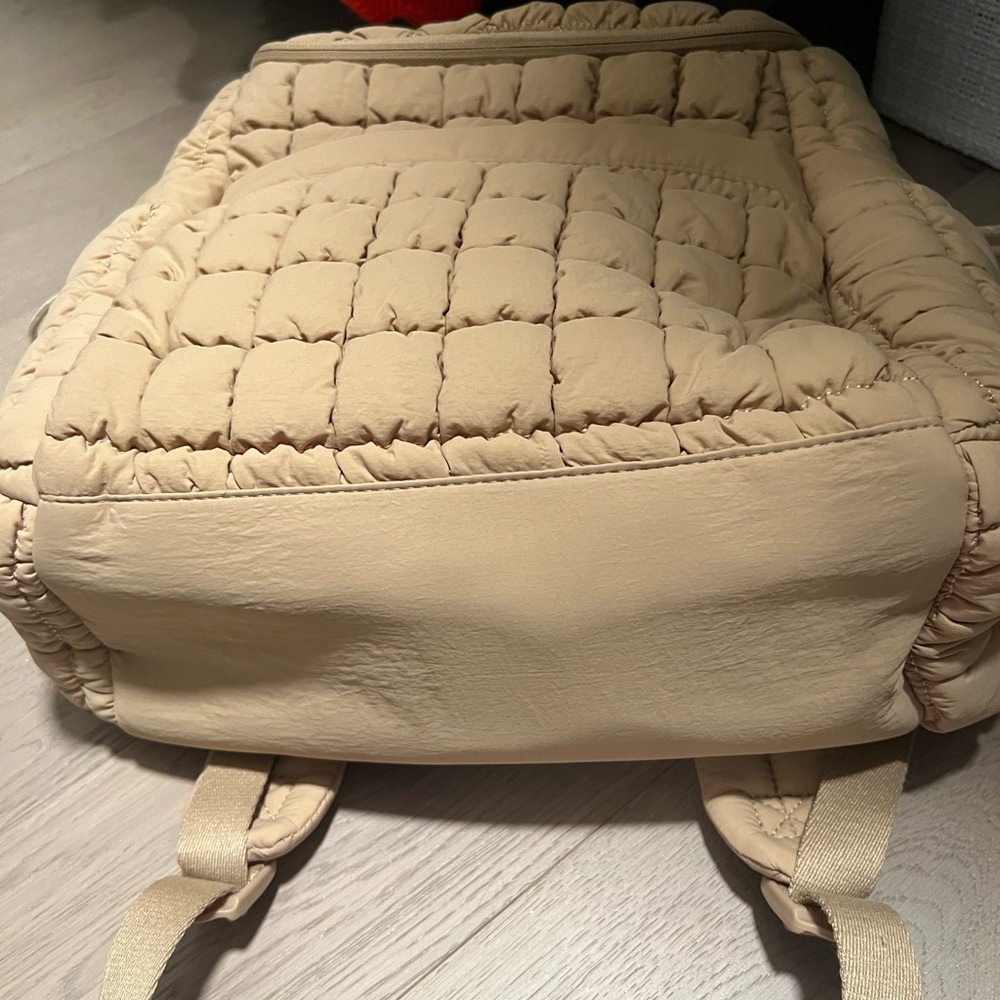 New Without Tags: Universal Threads Puffer Bagpac… - image 5